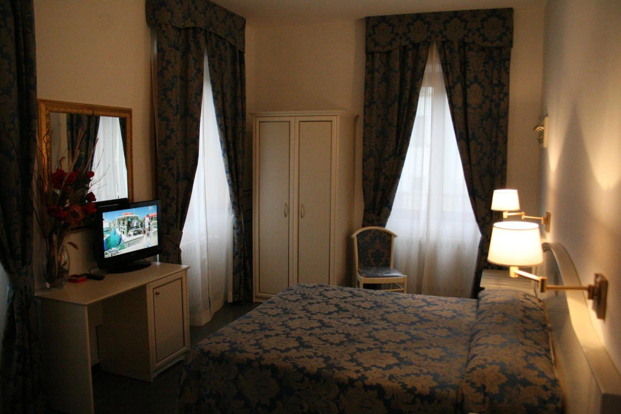 Hotel La Meridiana أنغياري المظهر الخارجي الصورة