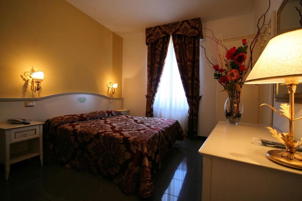 Hotel La Meridiana أنغياري المظهر الخارجي الصورة